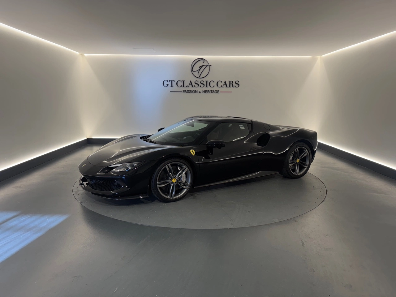 Vente occasion FERRARI 296 GTB 3.0 TURBO V6 HYBRIDE 830 ch - Prix : 284900€ - GT CLASSIC Cars Bueil